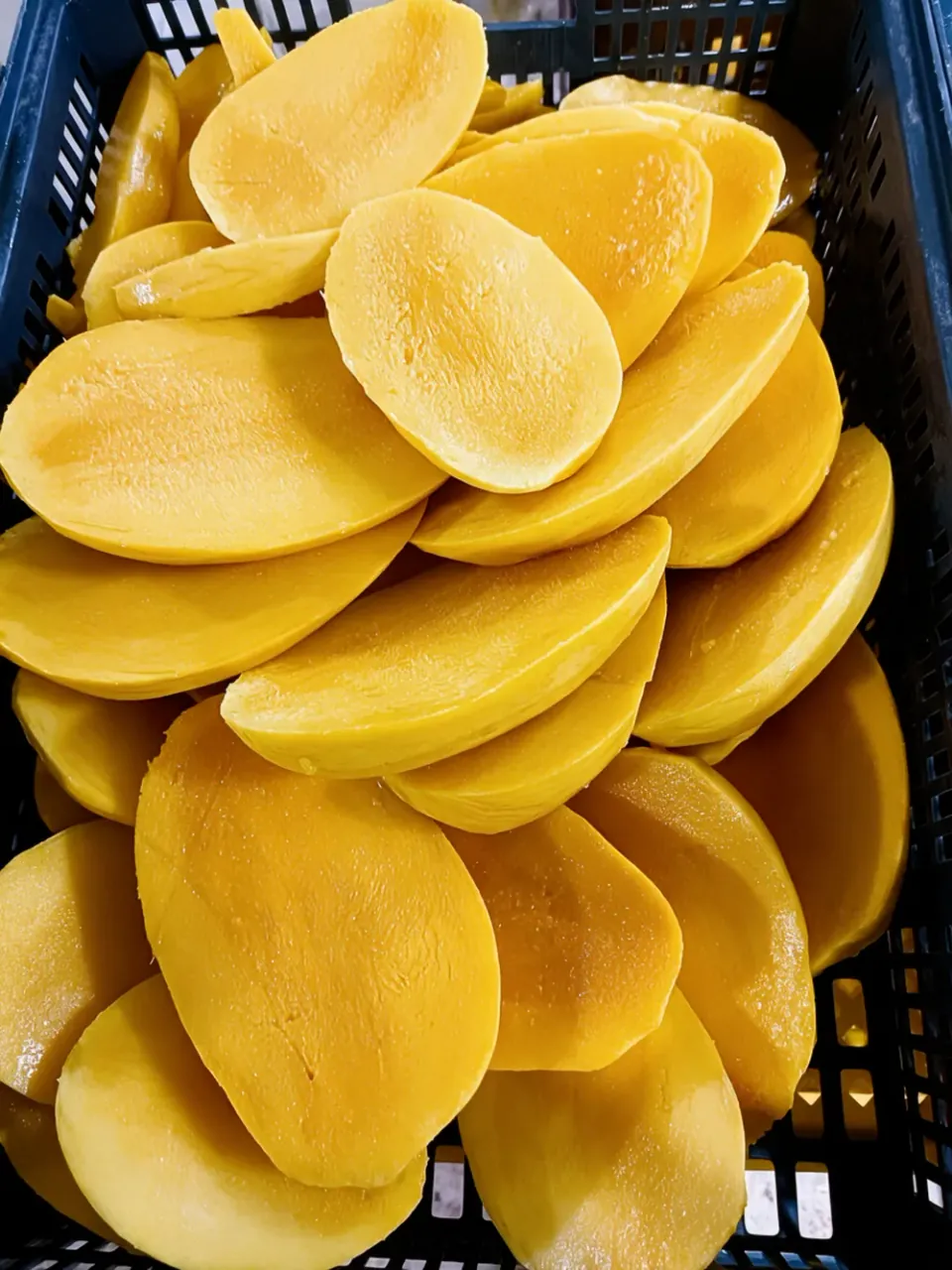 Egyptian frozen mango pieces